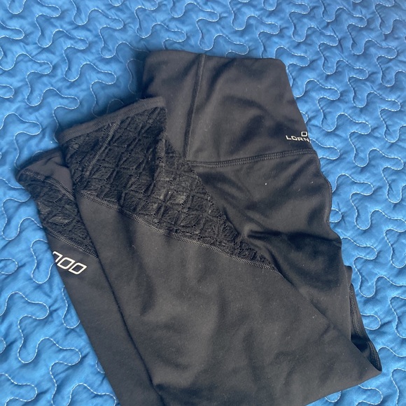 Lorna Jane small black fitness Capri leggings with mesh lace on bottom - Picture 10 of 10